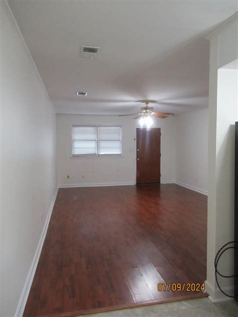 326 W Hampton Ave Apartment Unit 5 .